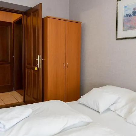 Vino Etterem Es Panzio B&B Izsák