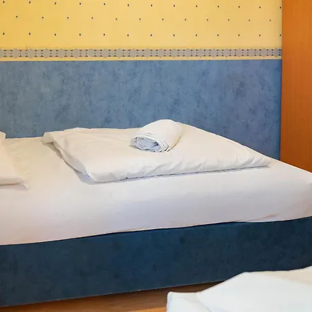 Vino Etterem Es Panzio B&B