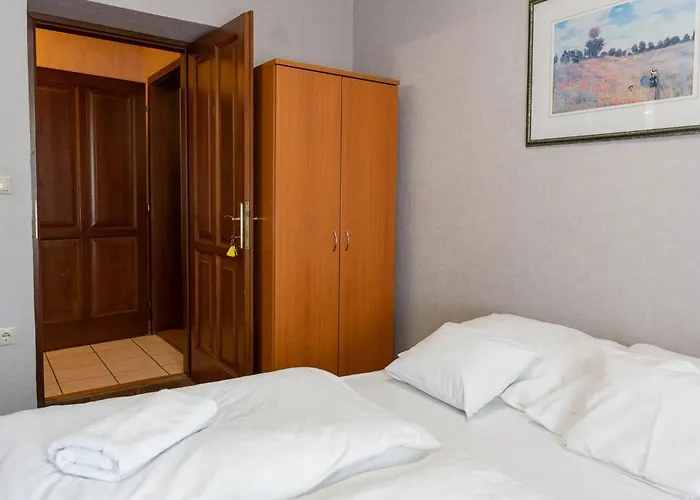 Vino Etterem Es Panzio B&B Izsák