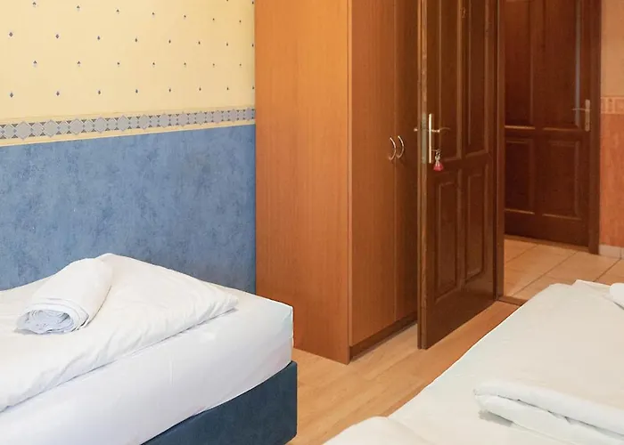 B&B Vino Etterem Es Panzio Izsák