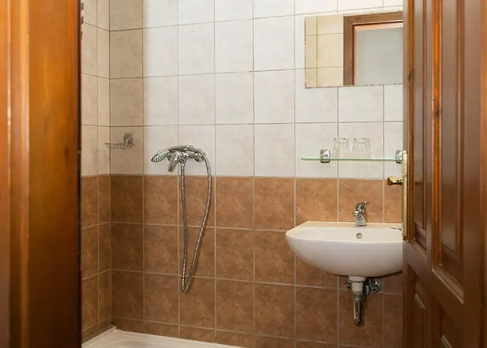 B&B Vino Etterem Es Panzio Izsák